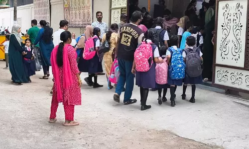 Hyderabad: समर वेकेशन खत्म, हैदराबाद में आज से शुरू हुआ नया शैक्षणिक सत्र Hyderabad: समर वेकेशन खत्म, हैदराबाद में आज से शुरू हुआ नया शैक्षणिक सत्र