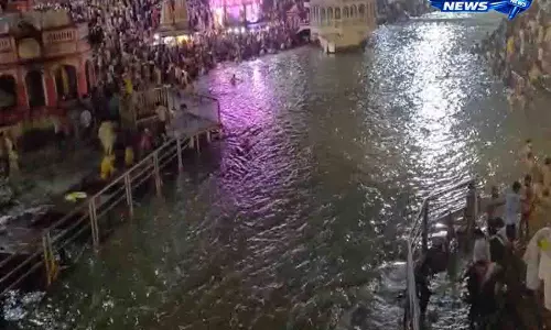 Somvati Amavasya पर हरिद्वार में आस्था का सैलाब; गंगा घाटों पर उमड़े श्रद्धालु Somvati Amavasya पर हरिद्वार में आस्था का सैलाब; गंगा घाटों पर उमड़े श्रद्धालु