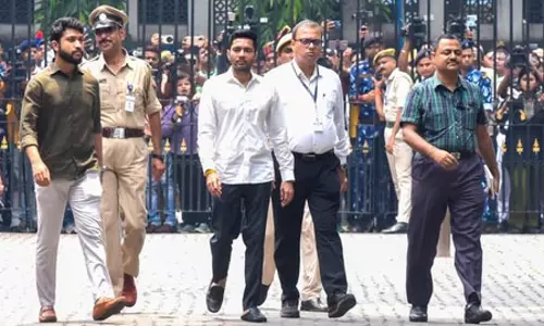 सिग्नेचर मिसमैच मामला: अभिषेक बनर्जी को तीसरे दौर की पूछताछ के लिए फिर बुला सकता है सीआईडी सिग्नेचर मिसमैच मामला: अभिषेक बनर्जी को तीसरे दौर की पूछताछ के लिए फिर बुला सकता है सीआईडी