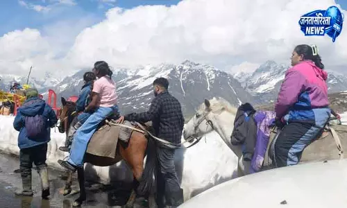 Rohtang बर्फ से बढ़ा पर्यटन आकर्षण Rohtang बर्फ से बढ़ा पर्यटन आकर्षण