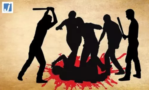चोरी के शक में दो युवकों की जमकर पिटाई, इलाज के दौरान मौत, जांच में जुटी पुलिस चोरी के शक में दो युवकों की जमकर पिटाई, इलाज के दौरान मौत, जांच में जुटी पुलिस