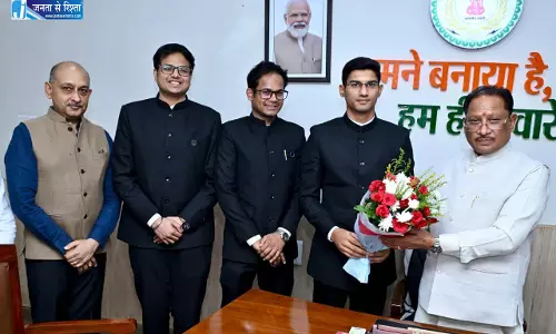 CM विष्णुदेव साय से प्रशिक्षु IAS अधिकारियों ने की मुलाकात