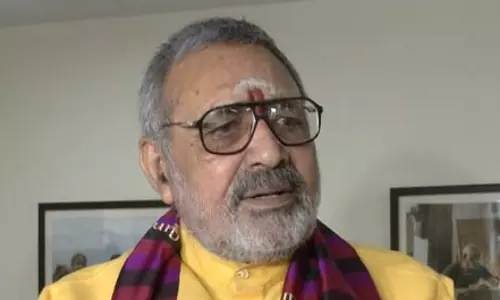 जावेद अली खान के बयान पर गरमाई सियासत, गिरिराज सिंह ने अखिलेश और राहुल गांधी पर साधा निशाना जावेद अली खान के बयान पर गरमाई सियासत, गिरिराज सिंह ने अखिलेश और राहुल गांधी पर साधा निशाना