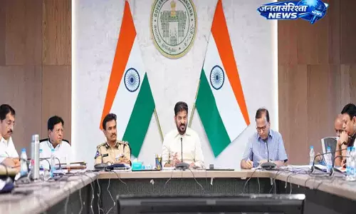 Telangana CM ने ट्रैफिक व्यवस्था पर अधिकारियों को फटकार लगाई Telangana CM ने ट्रैफिक व्यवस्था पर अधिकारियों को फटकार लगाई