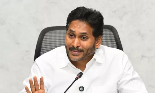 Jagan Mohan ने चंद्रबाबू नायडू सरकार पर विपक्ष की आवाज दबाने का आरोप लगाया Jagan Mohan ने चंद्रबाबू नायडू सरकार पर विपक्ष की आवाज दबाने का आरोप लगाया