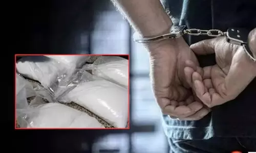 Anantnag: अनंतनाग में ड्रग तस्करी पर पुलिस का शिकंजा, दो आरोपी पकड़े गए Anantnag: अनंतनाग में ड्रग तस्करी पर पुलिस का शिकंजा, दो आरोपी पकड़े गए