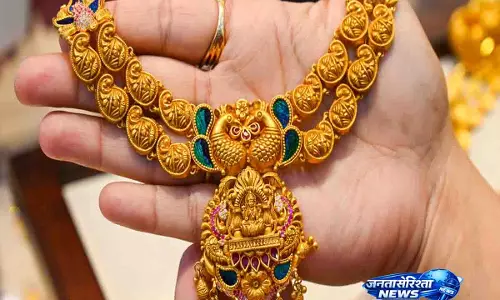 पश्चिम एशिया तनाव घटने के बावजूद सोने-चांदी की कीमतों में बढ़ोतरी पश्चिम एशिया तनाव घटने के बावजूद सोने-चांदी की कीमतों में बढ़ोतरी