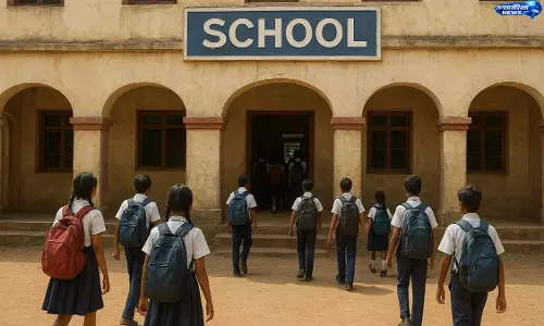 Jalgaon : जर्जर स्कूल भवनों में पढ़ने को मजबूर छात्र, ₹6.18 करोड़ मरम्मत निधि लौटाई गई Jalgaon : जर्जर स्कूल भवनों में पढ़ने को मजबूर छात्र, ₹6.18 करोड़ मरम्मत निधि लौटाई गई
