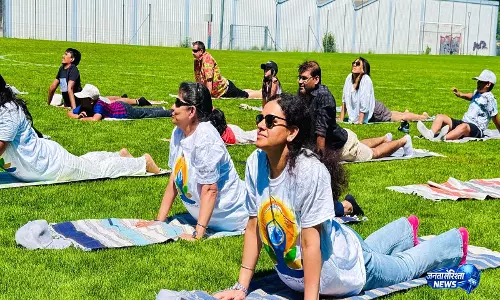 Switzerland में भारतीय दूतावास ने योग लाइव स्ट्रीम पर बनाया गिनीज वर्ल्ड रिकॉर्ड Switzerland में भारतीय दूतावास ने योग लाइव स्ट्रीम पर बनाया गिनीज वर्ल्ड रिकॉर्ड