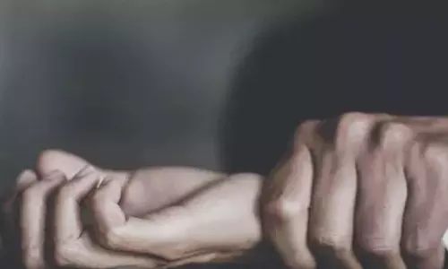 Haryana : महिला ने सौतेले पिता पर दुष्कर्म और धमकी का लगाया आरोप, मामला दर्ज Haryana : महिला ने सौतेले पिता पर दुष्कर्म और धमकी का लगाया आरोप, मामला दर्ज