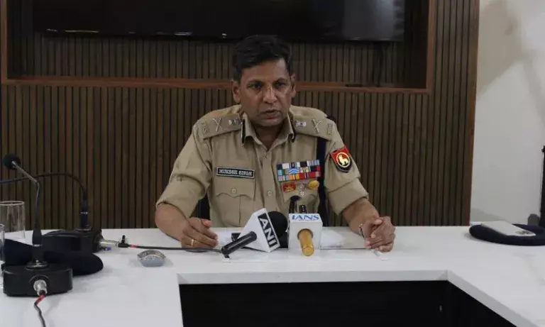 Manipur DGP ने उपद्रवियों को दी सख्त चेतावनी Manipur DGP ने उपद्रवियों को दी सख्त चेतावनी