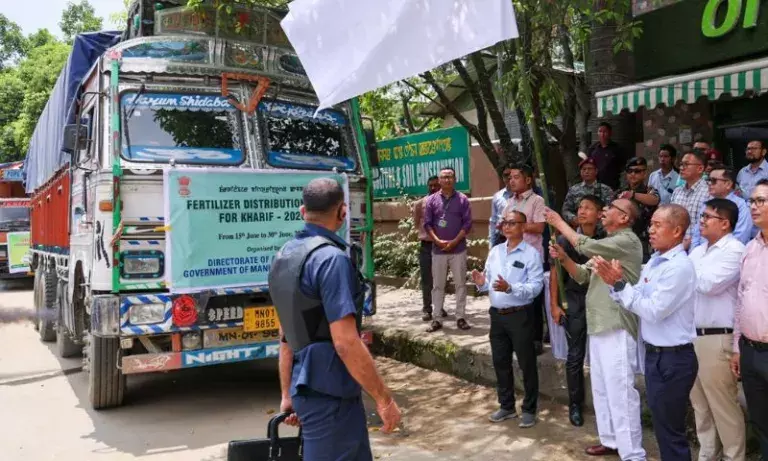 Manipur CM ने खरीफ 2026 उर्वरक वितरण कार्यक्रम शुरू किया Manipur CM ने खरीफ 2026 उर्वरक वितरण कार्यक्रम शुरू किया