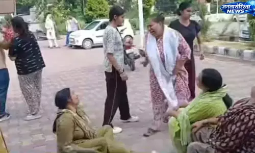 J&K : जली हालत में मिला शव, मायके पक्ष ने लगाया हत्या का आरोप J&K : जली हालत में मिला शव, मायके पक्ष ने लगाया हत्या का आरोप
