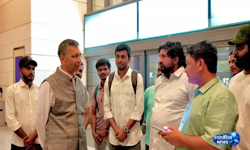 ओमान में भारतीय राजदूत ने MT जलवीर के बचाए गए 20 क्रू से मुलाकात की, वापस भेजे जाने से पहले ओमान में भारतीय राजदूत ने MT जलवीर के बचाए गए 20 क्रू से मुलाकात की, वापस भेजे जाने से पहले