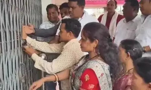 जनपद पंचायत में हंगामा, CEO दफ्तर में थे, सदस्यों ने जड़ा ताला जनपद पंचायत में हंगामा, CEO दफ्तर में थे, सदस्यों ने जड़ा ताला