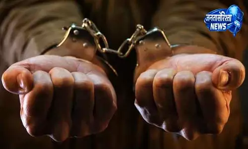 Daspalla BDO की गाड़ी पर पत्थर फेंकने के आरोप में 2 लोग गिरफ्तार Daspalla BDO की गाड़ी पर पत्थर फेंकने के आरोप में 2 लोग गिरफ्तार