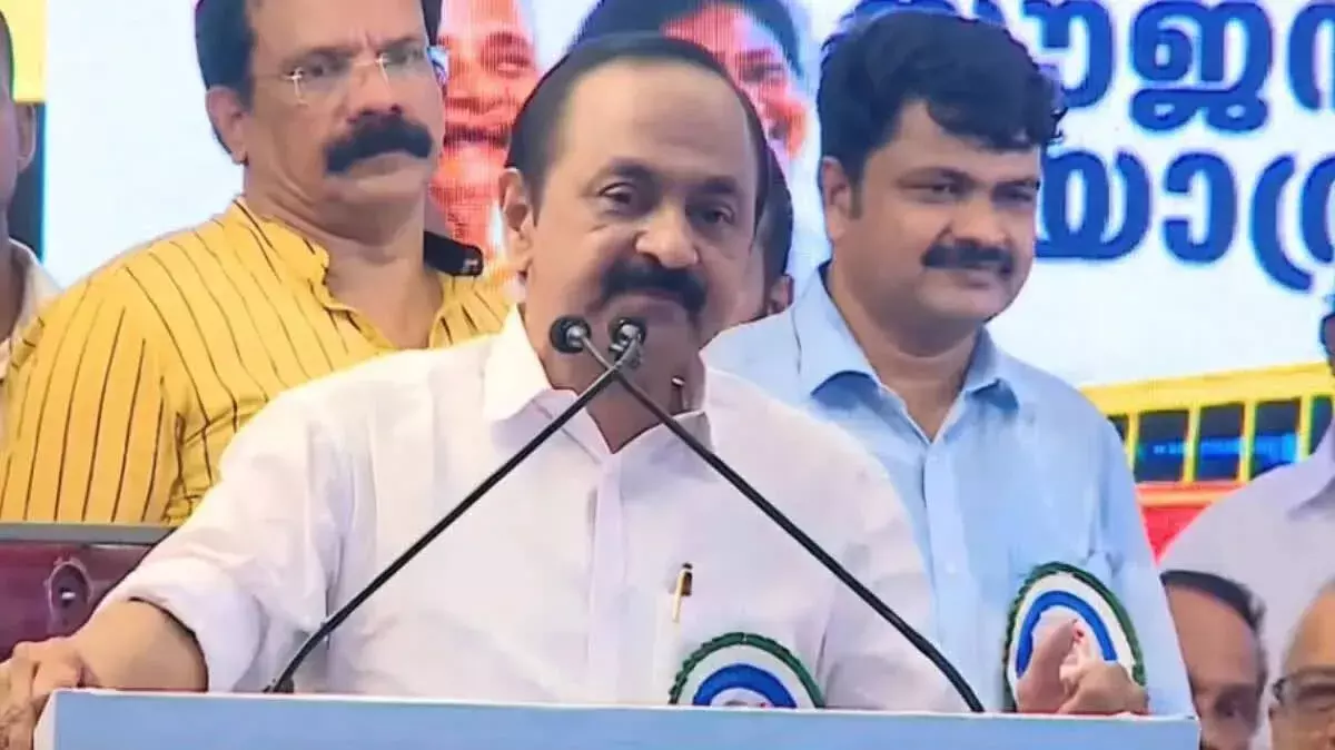 Kerala : मुफ्त यात्रा को लेकर चल रहे विरोध पर CM का जवाब सामने आया Kerala : मुफ्त यात्रा को लेकर चल रहे विरोध पर CM का जवाब सामने आया
