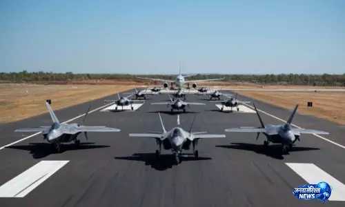 आसमान छूता मुकाबला: Australia का सबसे बड़ा हवाई अभ्यास-पिच ब्लैक टॉप एंड पर पहुंचा आसमान छूता मुकाबला: Australia का सबसे बड़ा हवाई अभ्यास-पिच ब्लैक टॉप एंड पर पहुंचा