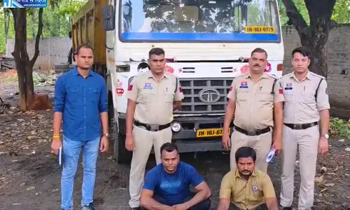 कच्चा आयरन से भरे ट्रेलर को पुलिस पकड़ा, ड्राइवर के पास नहीं था वैध दस्तावेज कच्चा आयरन से भरे ट्रेलर को पुलिस पकड़ा, ड्राइवर के पास नहीं था वैध दस्तावेज