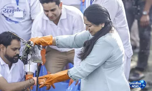 दिल्ली के 28 घाटों पर यमुना सफाई अभियान चलाया गया: CM रेखा गुप्ता ने लोगों से हिस्सा लेने की अपील की दिल्ली के 28 घाटों पर यमुना सफाई अभियान चलाया गया: CM रेखा गुप्ता ने लोगों से हिस्सा लेने की अपील की