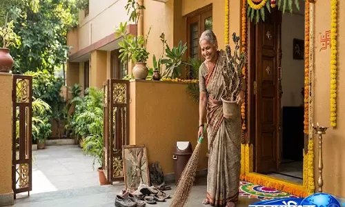 घर के आंगन में, न रखें ये चीजें, वरना हो सकती है बड़ी आर्थिक परेशानी घर के आंगन में, न रखें ये चीजें, वरना हो सकती है बड़ी आर्थिक परेशानी
