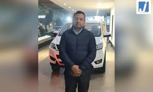 अभिषेक बनर्जी के फरार सहायक सुमित रॉय के खिलाफ गिरफ्तारी वारंट जारी अभिषेक बनर्जी के फरार सहायक सुमित रॉय के खिलाफ गिरफ्तारी वारंट जारी
