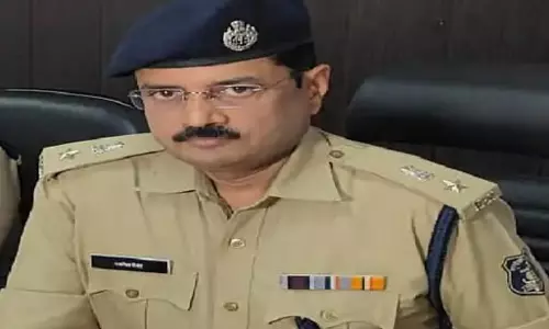 दो पुलिस अधिकारी लाइन अटैच, एसपी की कार्रवाई दो पुलिस अधिकारी लाइन अटैच, एसपी की कार्रवाई