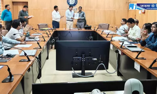 रायपुर रेल मंडल के सजग रेलकर्मी हुए सम्मानित रायपुर रेल मंडल के सजग रेलकर्मी हुए सम्मानित
