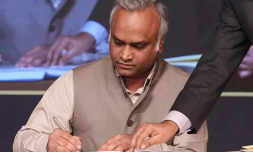 प्रियंक खड़गे ने RSS से पारदर्शिता और फंडिंग पर सवाल उठाए प्रियंक खड़गे ने RSS से पारदर्शिता और फंडिंग पर सवाल उठाए