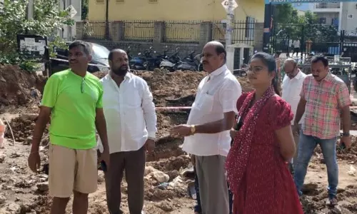 अलकापुर टाउनशिप में सड़क निर्माण को लेकर विवाद अलकापुर टाउनशिप में सड़क निर्माण को लेकर विवाद