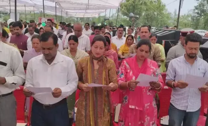 Hamirpur: यादविंद्र गोमा बोले, पंचायत स्तर पर उत्कृष्ट कार्य को मिलेगा सम्मान Hamirpur: यादविंद्र गोमा बोले, पंचायत स्तर पर उत्कृष्ट कार्य को मिलेगा सम्मान
