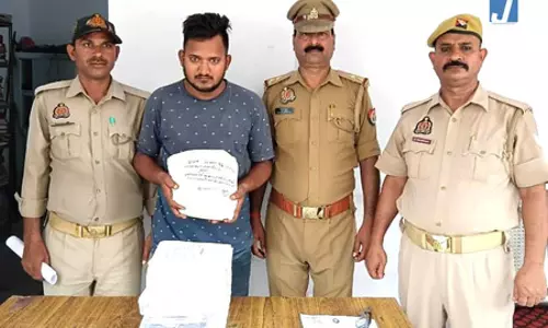 20 लाख की हेरोइन के साथ तस्कर गिरफ्तार, जांच जारी 20 लाख की हेरोइन के साथ तस्कर गिरफ्तार, जांच जारी