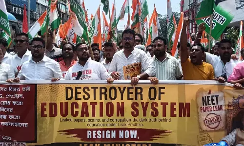 त्रिपुरा यूथ कांग्रेस ने NEET में गड़बड़ियों को लेकर अगरतला में बड़ा विरोध प्रदर्शन किया त्रिपुरा यूथ कांग्रेस ने NEET में गड़बड़ियों को लेकर अगरतला में बड़ा विरोध प्रदर्शन किया
