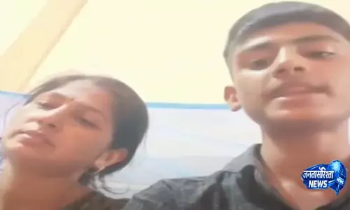 Duronto Express में महिला यात्री का पर्स चोरी, लाखों के गहने गायब Duronto Express में महिला यात्री का पर्स चोरी, लाखों के गहने गायब