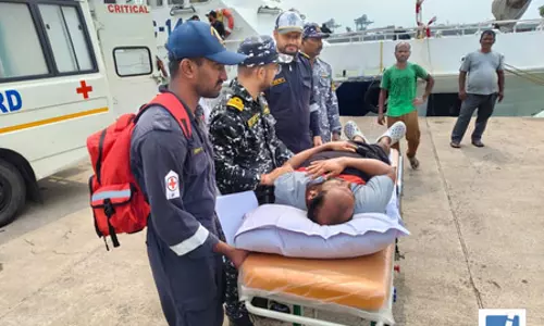 भारतीय तटरक्षक बल ने चलाया मेडिकल इवैक्यूएशन ऑपरेशन, जहाज से बीमार नाविक को किया रेस्क्यू भारतीय तटरक्षक बल ने चलाया मेडिकल इवैक्यूएशन ऑपरेशन, जहाज से बीमार नाविक को किया रेस्क्यू