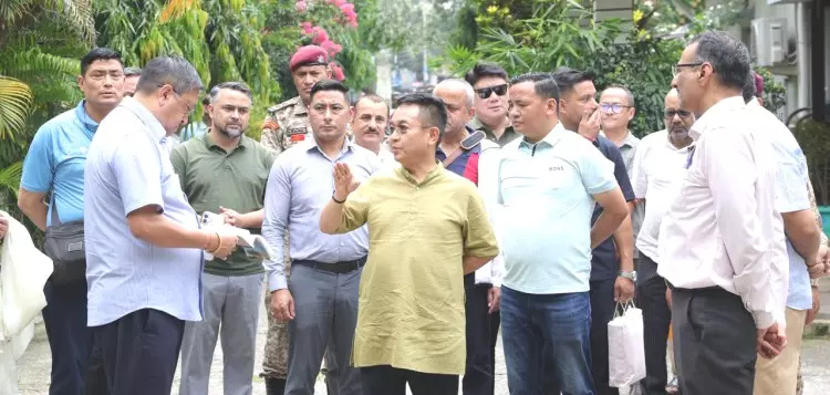 मुख्यमंत्री ने सिलीगुड़ी और बागडोगरा में सिक्किम अतिथि गृहों के नवीनीकरण योजनाओं की समीक्षा मुख्यमंत्री ने सिलीगुड़ी और बागडोगरा में सिक्किम अतिथि गृहों के नवीनीकरण योजनाओं की समीक्षा