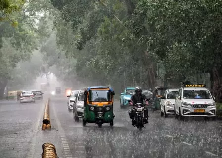 एनसीआर में मौसम का मिजाज: 15 जून को येलो अलर्ट जारी, बारिश और आंधी के बीच उमस भी करेगी परेशान एनसीआर में मौसम का मिजाज: 15 जून को येलो अलर्ट जारी, बारिश और आंधी के बीच उमस भी करेगी परेशान