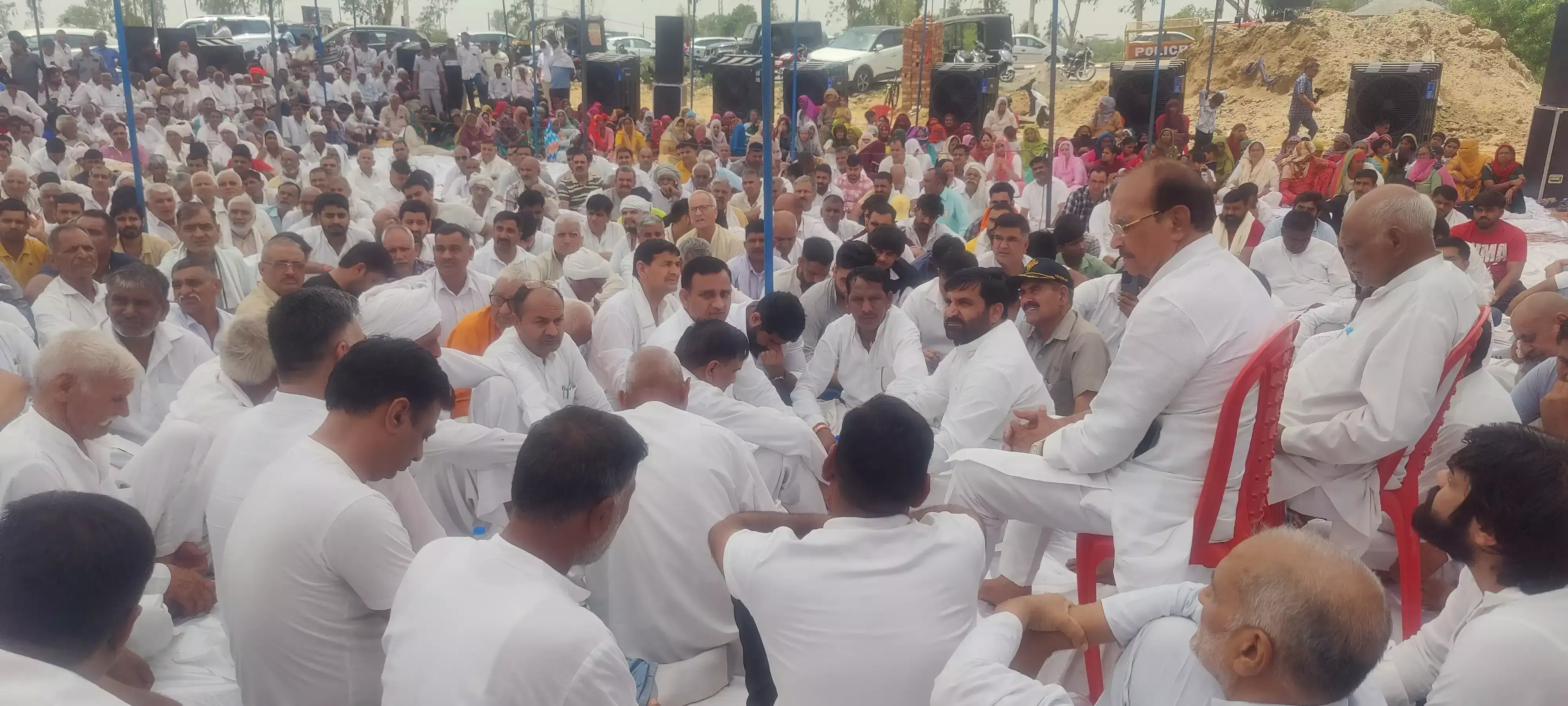 Hansi: यादव समाज की महापंचायत में गूंजी राव तुलाराम के नाम पर द्वार बनाने की मांग Hansi: यादव समाज की महापंचायत में गूंजी राव तुलाराम के नाम पर द्वार बनाने की मांग