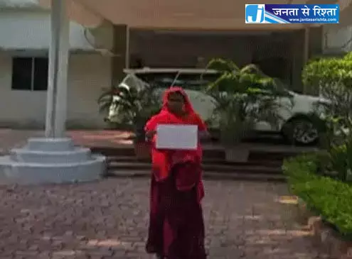 बीजेपी नेता पर 90 लाख की संपत्ति हड़पने का आरोप, पीड़ित महिला ने मांगी इच्छामृत्यु बीजेपी नेता पर 90 लाख की संपत्ति हड़पने का आरोप, पीड़ित महिला ने मांगी इच्छामृत्यु
