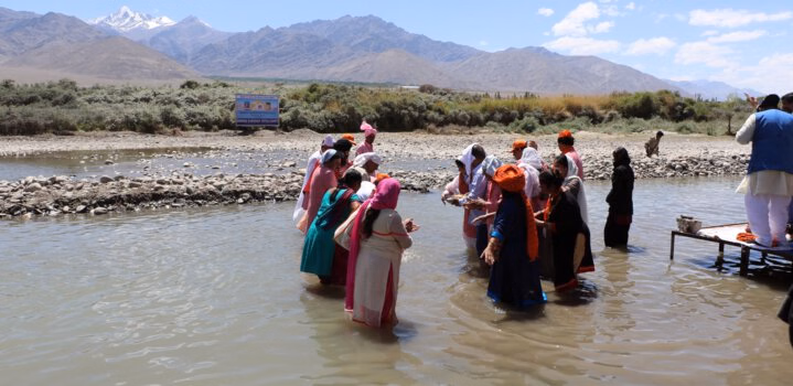 Jammu: सिंधु दर्शन महोत्सव की सांस्कृतिक यात्रा में दिखी विविधता की झलक Jammu: सिंधु दर्शन महोत्सव की सांस्कृतिक यात्रा में दिखी विविधता की झलक