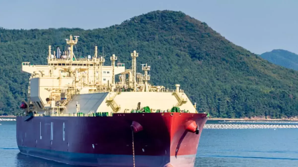पेट्रोनेट LNG टैंकर का होर्मुज़ से गुजरना: US-Iran समझौते के बाद ऊर्जा बाजार में राहत के संकेत पेट्रोनेट LNG टैंकर का होर्मुज़ से गुजरना: US-Iran समझौते के बाद ऊर्जा बाजार में राहत के संकेत
