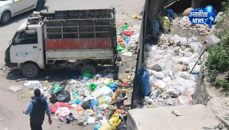 Mandi मनाली में कचरे से बिगड़ रही छवि Mandi मनाली में कचरे से बिगड़ रही छवि