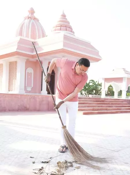 उत्तराखंड: सीएम धामी ने खटीमा में चलाया स्वच्छता अभियान, कृषि कार्यों में लिया हिस्सा उत्तराखंड: सीएम धामी ने खटीमा में चलाया स्वच्छता अभियान, कृषि कार्यों में लिया हिस्सा