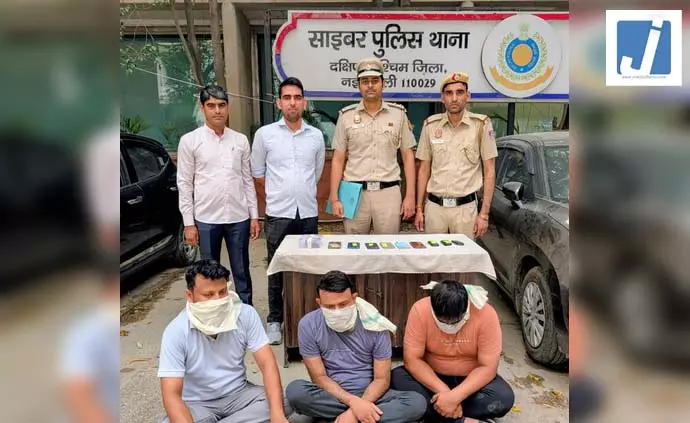 इंश्योरेंस पॉलिसी रिन्यूअल के बहाने लोगों को ठगने वाले गिरोह का भंडाफोड़, चार गिरफ्तार इंश्योरेंस पॉलिसी रिन्यूअल के बहाने लोगों को ठगने वाले गिरोह का भंडाफोड़, चार गिरफ्तार