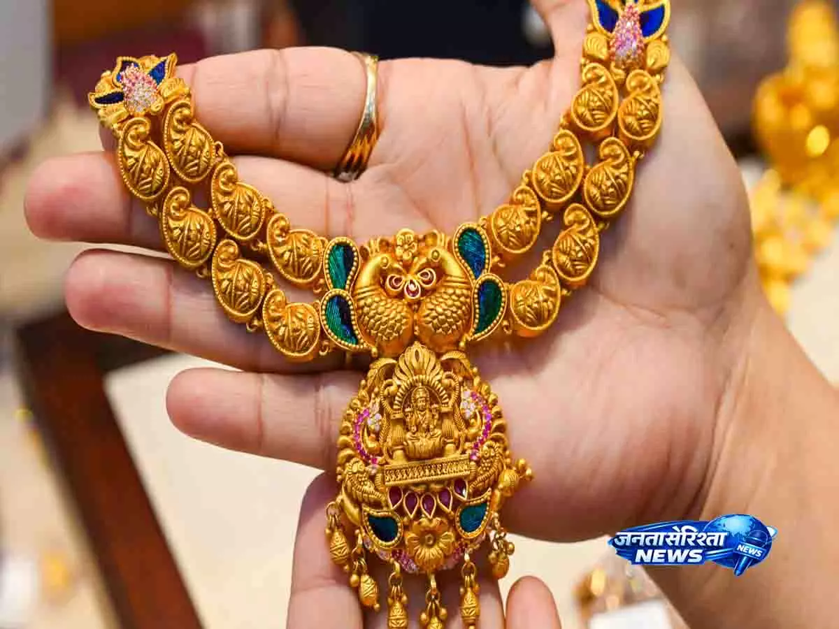 पश्चिम एशिया तनाव घटने के बावजूद सोने-चांदी की कीमतों में बढ़ोतरी पश्चिम एशिया तनाव घटने के बावजूद सोने-चांदी की कीमतों में बढ़ोतरी