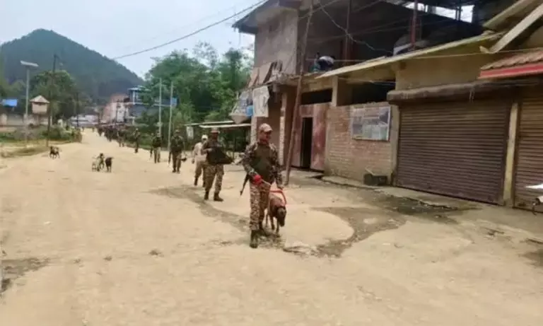 Manipur: कांगपोकपी गांव की सीमा पर हुई गोलीबारी में तीन लोग घायल Manipur: कांगपोकपी गांव की सीमा पर हुई गोलीबारी में तीन लोग घायल