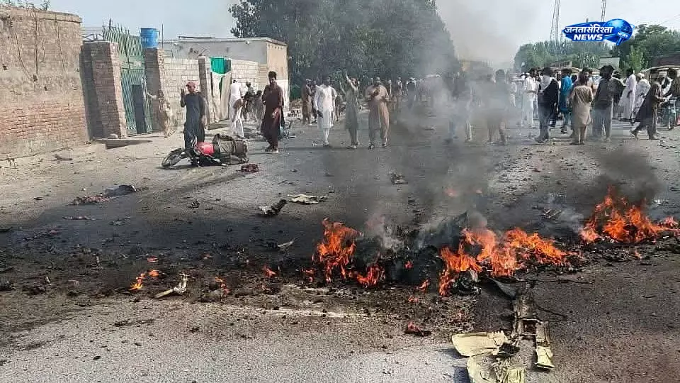 पाकिस्तान में ट्रेनिंग उड़ान के दौरान PAF ट्रेनर विमान क्रैश, दो पायलटों की मौत पाकिस्तान में ट्रेनिंग उड़ान के दौरान PAF ट्रेनर विमान क्रैश, दो पायलटों की मौत