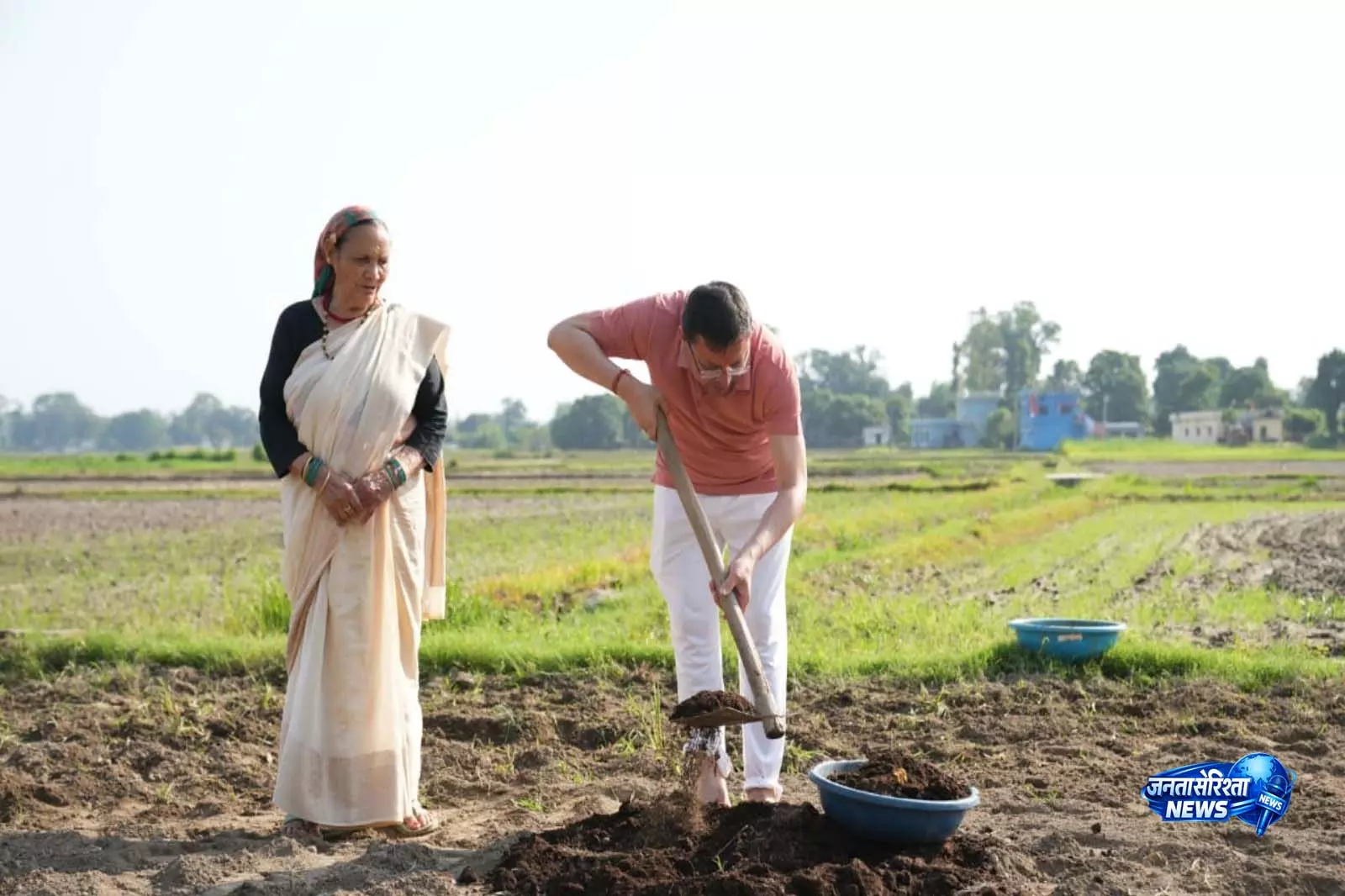 उत्तराखंड के CM धामी ने ऑर्गेनिक खेती को बढ़ावा दिया, खटीमा में अपने निजी घर पर खेत जोता उत्तराखंड के CM धामी ने ऑर्गेनिक खेती को बढ़ावा दिया, खटीमा में अपने निजी घर पर खेत जोता