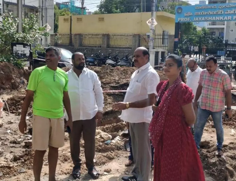 अलकापुर टाउनशिप में सड़क निर्माण को लेकर विवाद अलकापुर टाउनशिप में सड़क निर्माण को लेकर विवाद