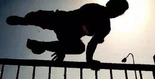 Faridabad: खस्ताहाल सड़क पर हुए हादसे में अस्पताल मैनेजर की मौत से मातम Faridabad: खस्ताहाल सड़क पर हुए हादसे में अस्पताल मैनेजर की मौत से मातम